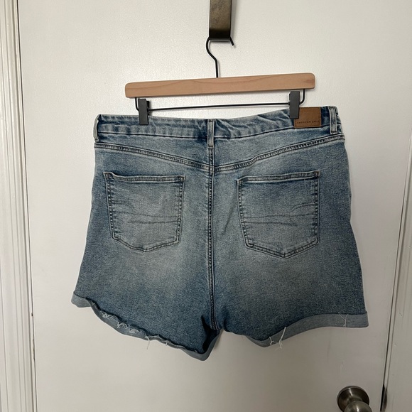 American Eagle Curvy Mom Short - Picture 2 of 6